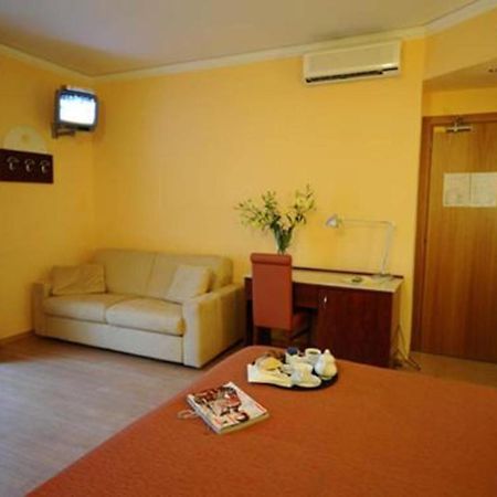Hotel Al Sole - Enjoy Holiday Cavaion Veronese Extérieur photo