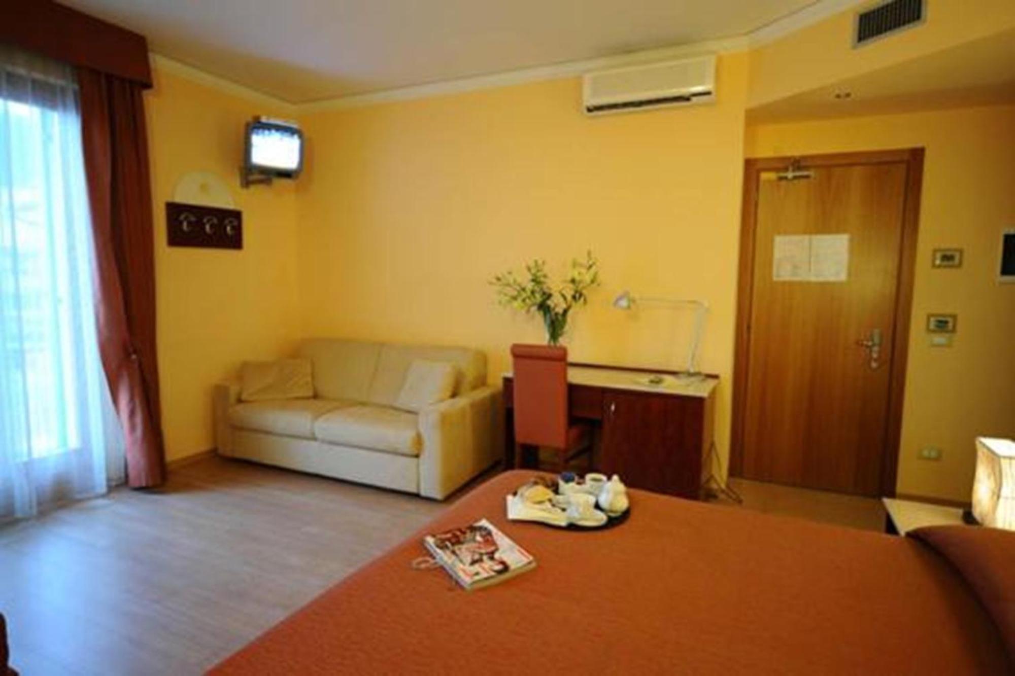 Hotel Al Sole - Enjoy Holiday Cavaion Veronese Extérieur photo