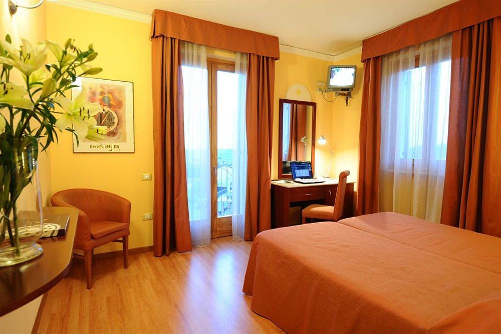 Hotel Al Sole - Enjoy Holiday Cavaion Veronese Extérieur photo
